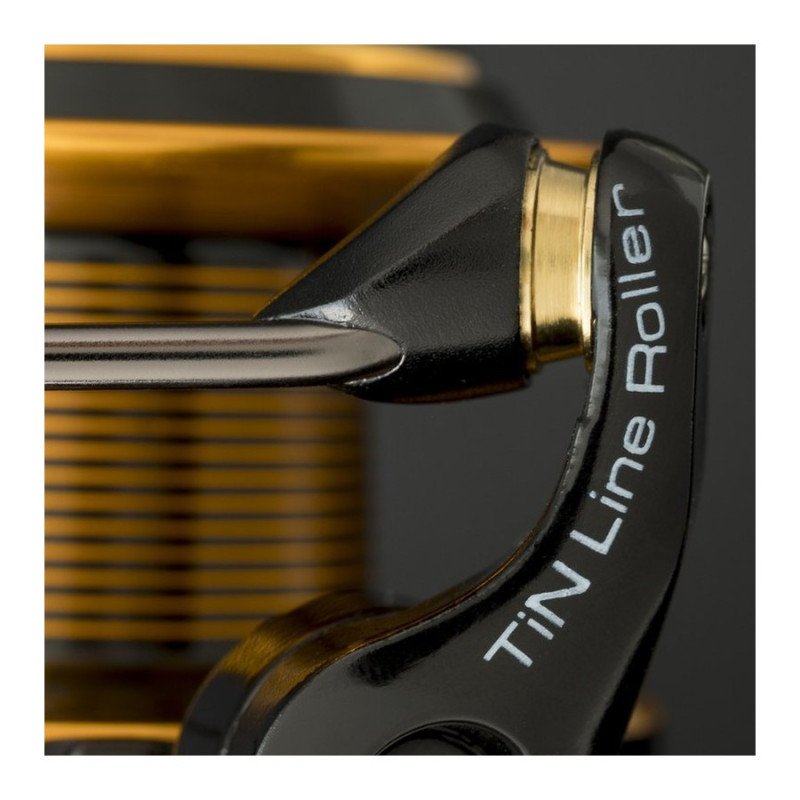 Carrete BIG 8000 XP CRBK de alta potencia para pesca exigente